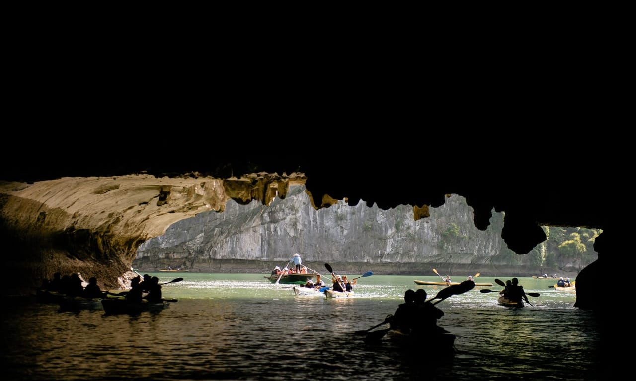 Cave_Kayak_Activities_Indochine_Cruise_Lan_Ha_Bay_(2)